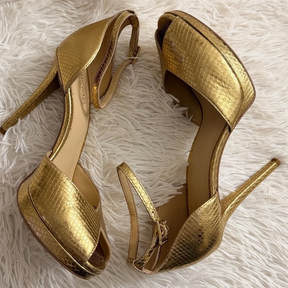MICHAEL Michael Kors Tiegan Metallic Embossed Dress Sandals In Gold Size 6.5
